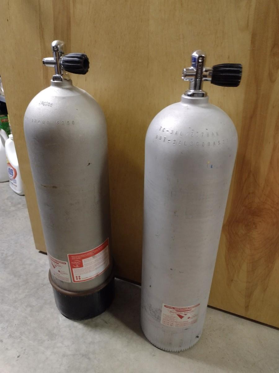 Pair of Scuba Dive Gas Tanks Luxfer Brand with Valves