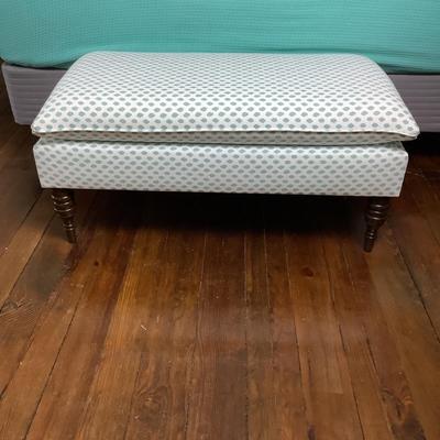 Lot 8406  Skyline Furniture Upholstered Mahogany Pillow Top Designer Bench