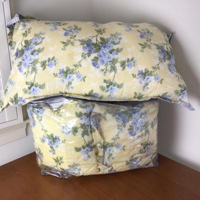 Lot.8483. Laura Ashley Queen Comforter and more