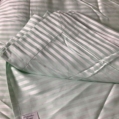 Lot 8412 Schweitner Queen/King Lt. Green Duvet Cover, Matching Flat Sheet/Pair of Lt Blue Pillow Shams