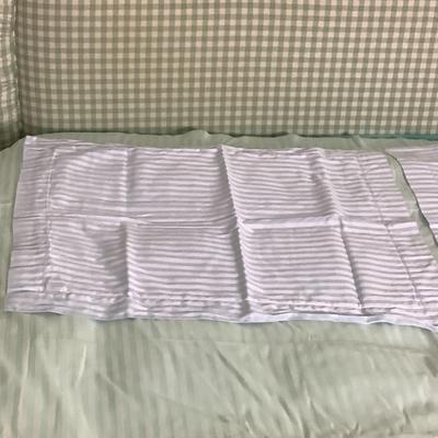 Lot 8412 Schweitner Queen/King Lt. Green Duvet Cover, Matching Flat Sheet/Pair of Lt Blue Pillow Shams