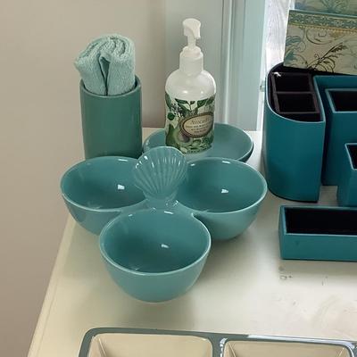 Lot 8419. Teal  Desk / Counter Organizers ( 13 pcs )