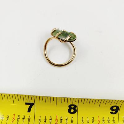 VINTAGE SARAH COVENTRY FAUX JADE GOLD TONED RING