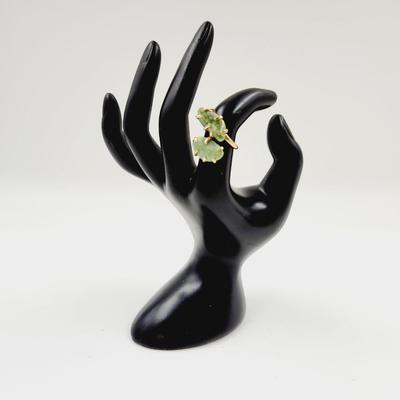 VINTAGE SARAH COVENTRY FAUX JADE GOLD TONED RING