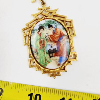 BEAUTIFUL VINTAGE ORIENTAL GOLD TONED NECKLACE