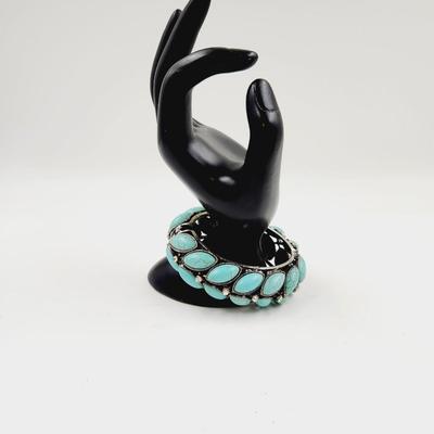 FANTASTIC HOWLITE HINDGED BRACELET