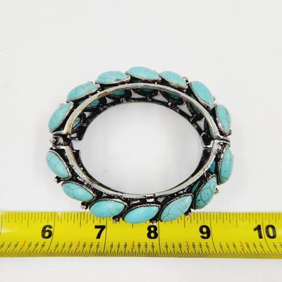 FANTASTIC HOWLITE HINDGED BRACELET