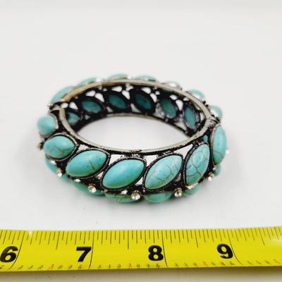 FANTASTIC HOWLITE HINDGED BRACELET