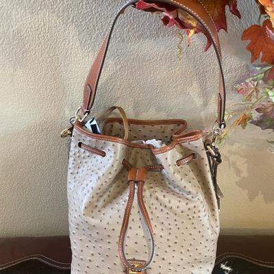 NEW Dooney and Bourke drawstring bucket bag in ostrich pattern