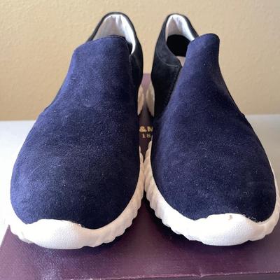 Johnston and Murphy Kimmie Sneakers wtih BOX