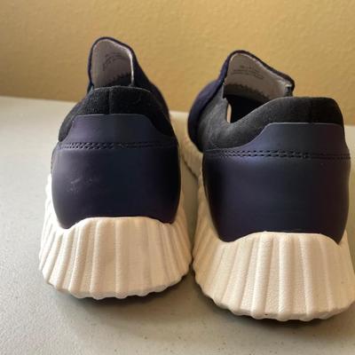 Johnston and Murphy Kimmie Sneakers wtih BOX