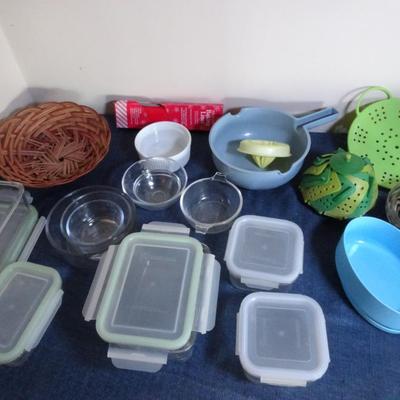 LOT 77.  STORAGE CONTAINERS AND KITCHEN ITEMS