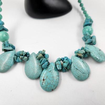 BEAUTIFUL HOWLITE & TURQUOISE CHUNKY DESIGNER NECKLACE