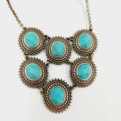 BEAUTIFUL FAUX TURQUOISE METAL NECKLACE
