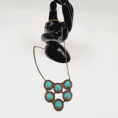 BEAUTIFUL FAUX TURQUOISE METAL NECKLACE