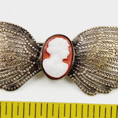 VINTAGE CAMEO WITH METAL ANGEL WINGS BROOCH