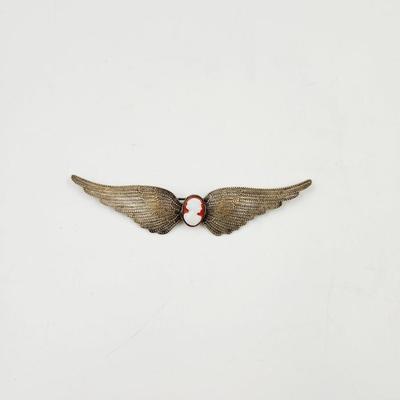 VINTAGE CAMEO WITH METAL ANGEL WINGS BROOCH