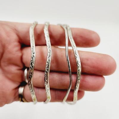 SILVER TONED METAL BANGLE BRACELET SET