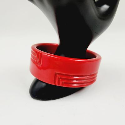 VINTAGE RESIN CARVED RED BRACELET