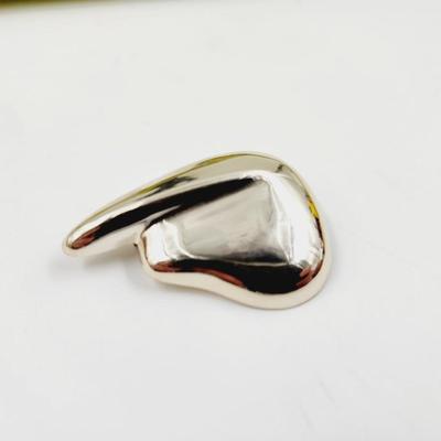 1987 AVON CELIA SEBIRIS SCULPTURED WINGS BROOCH