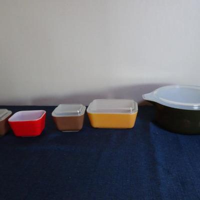 LOT 80. PYREX CONTAINERS