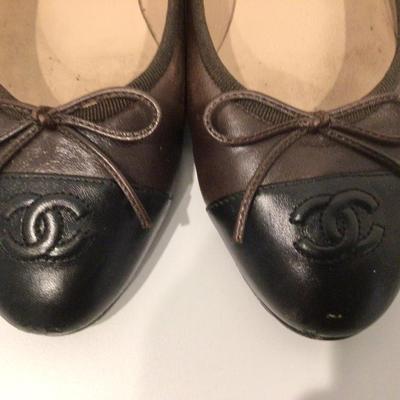 Lot. 8512. Chanel Black and Brown Ballerina Flats with Bow, 8.5