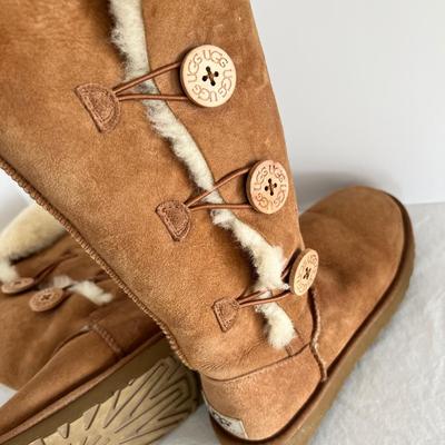 8498 UGGS Surde Brown Boots with Button Sides