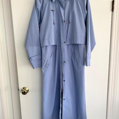 8499 L L Bean Ladies Blue Raincoat size small