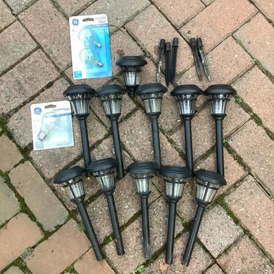 8475 Lot of Like New Solar Garden Lights