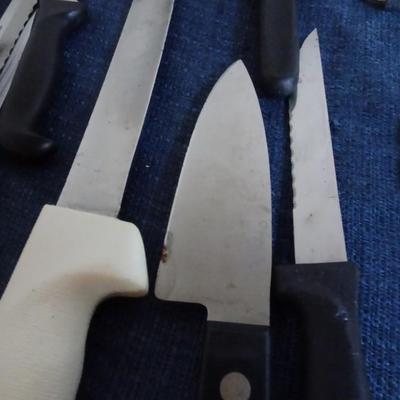 LOT 88 KNIVES