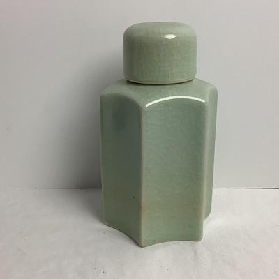 Lot 8427  Pair of Ceramic Bisque Elegant Ginger Jars/Urns