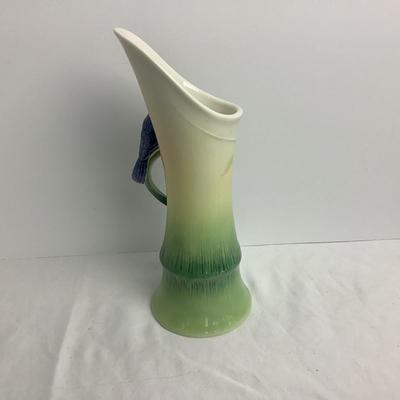 Lot 8429  Unique Decorative Vase & FRANZ Blue Bird Sculpture Design Vase