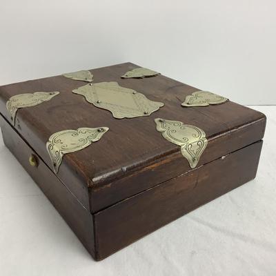 Lot 8522. Vintage Wooden Decorative Trinket Box with Silver Adornments / Single Frog Bookend