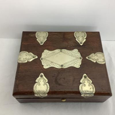 Lot 8522. Vintage Wooden Decorative Trinket Box with Silver Adornments / Single Frog Bookend