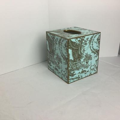 Lot 8526. Porcelain Lamp / Decorative Tissue Box Cover