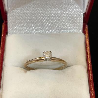 14kt gold ring with diamond