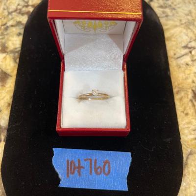 14kt gold ring with diamond