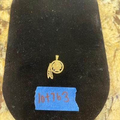 14kt gold redskins pendant