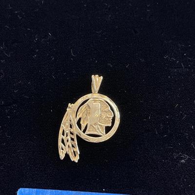 14kt gold redskins pendant