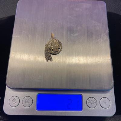 14kt gold redskins pendant