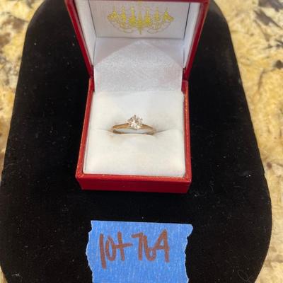 14 kt gold ring with diamond