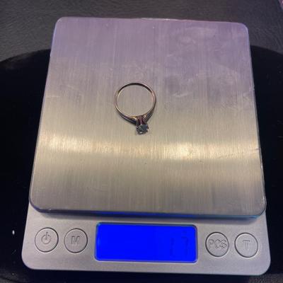 14 kt gold ring with diamond