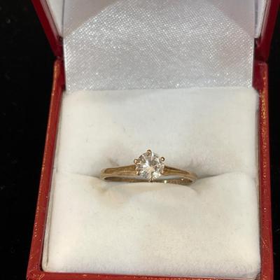 14 kt gold ring with diamond