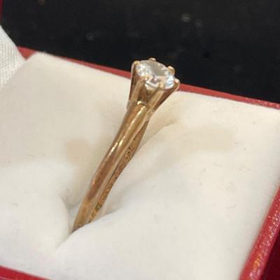 14 kt gold ring with diamond