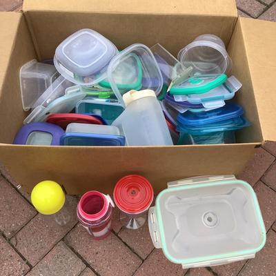 8467 Large Box of Resealable Plastic Rubber made containers