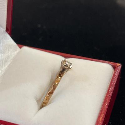 14kt gold ring with diamond