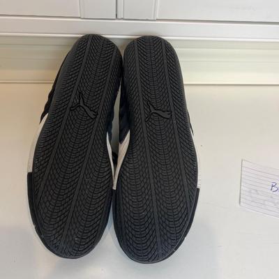 .8552.New Pumas Suede Speed Cat Black Driving Shoes. 8.5