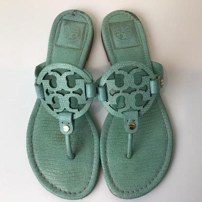 Lot. 8559. Tory Burch Sandals with bag