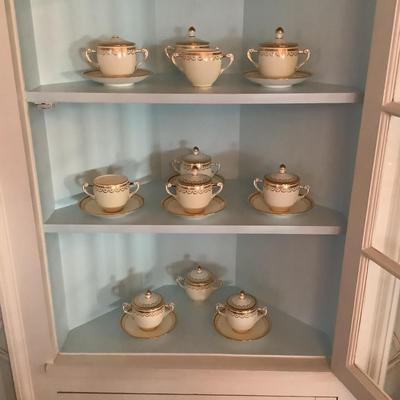 Lot 8543. Mintonâ€™s, made in England, Bouillon Cups/Saucers/Lids