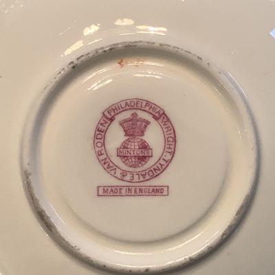 Lot 8543. Mintonâ€™s, made in England, Bouillon Cups/Saucers/Lids